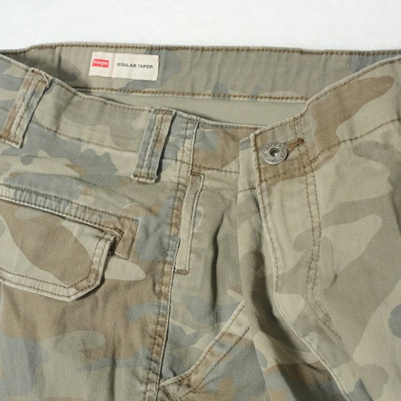 Wrangler Pants Men's 38x32 Green Camo Cargo Regular Taper Camouflage Outdoor Y2K - Picture 1 of 8